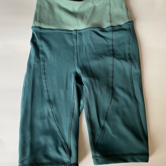 Lululemon Sweat and Repeat Shorts Everlux Size 2 - Picture 5 of 11